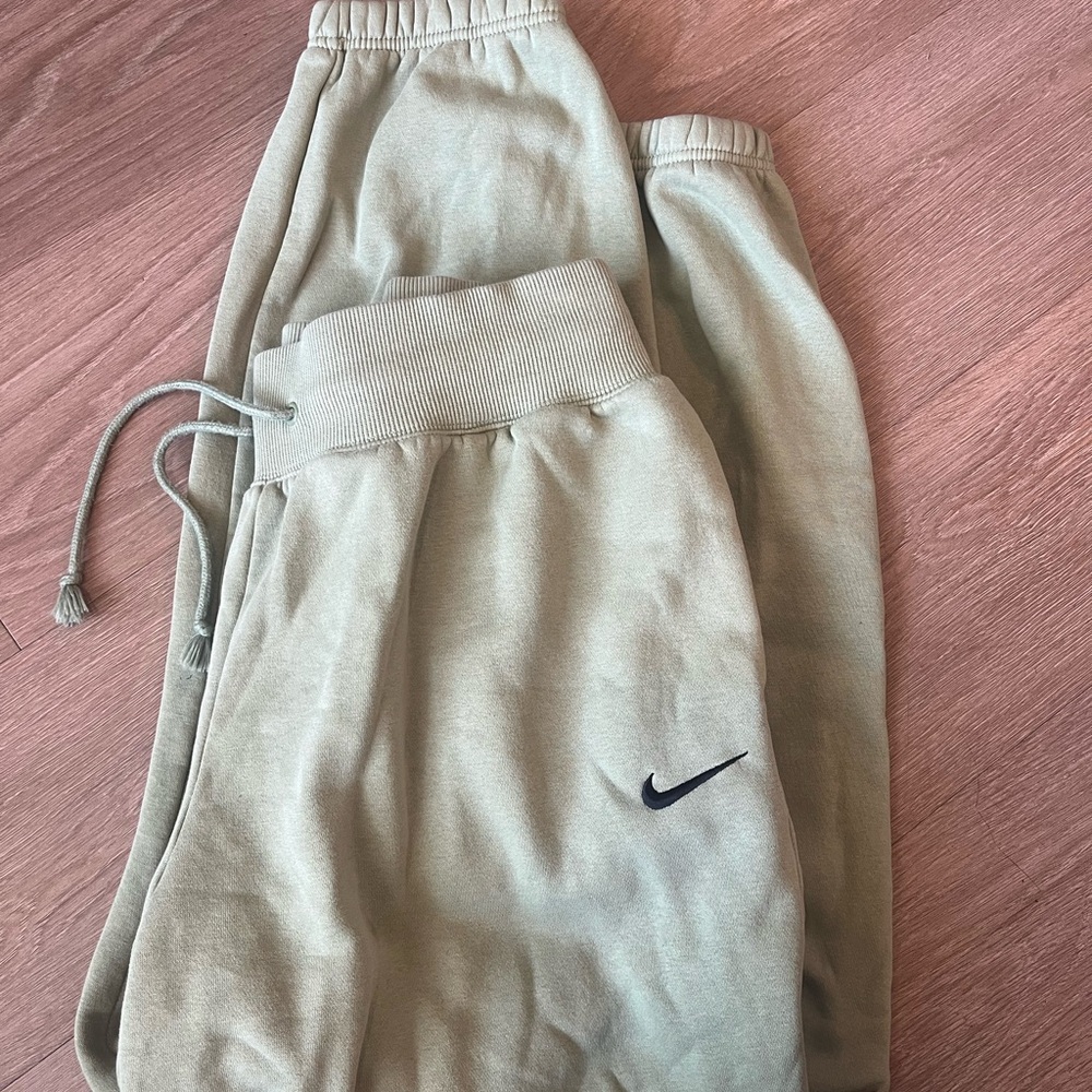 Nike Women's Sage Green Fleece Jogger Pants - Picture 5 of 6
